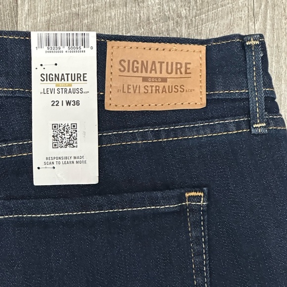 Women’s Levi’s 22 W36 XXL Navy Blue Denim Jeans Shorts Bermuda Rolled Stretch - Picture 7 of 10